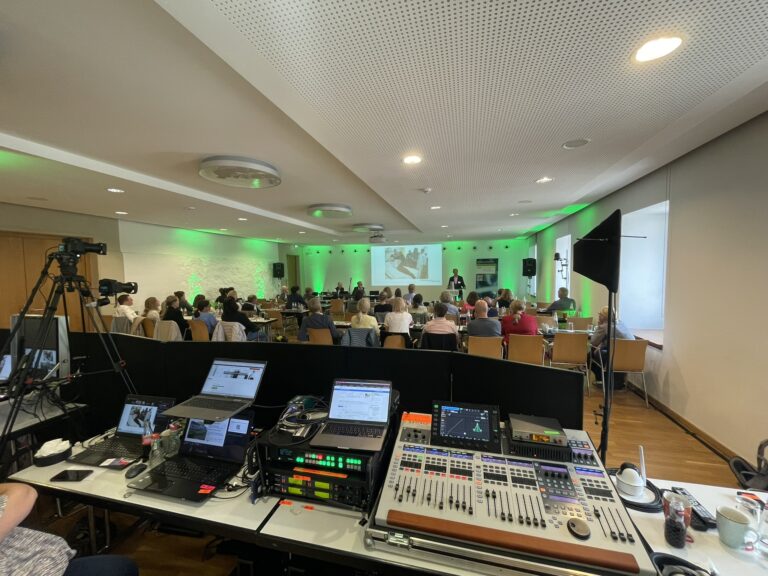 Hybride Fortbildung im Kloster Haydau mit Veranstaltungstechnik